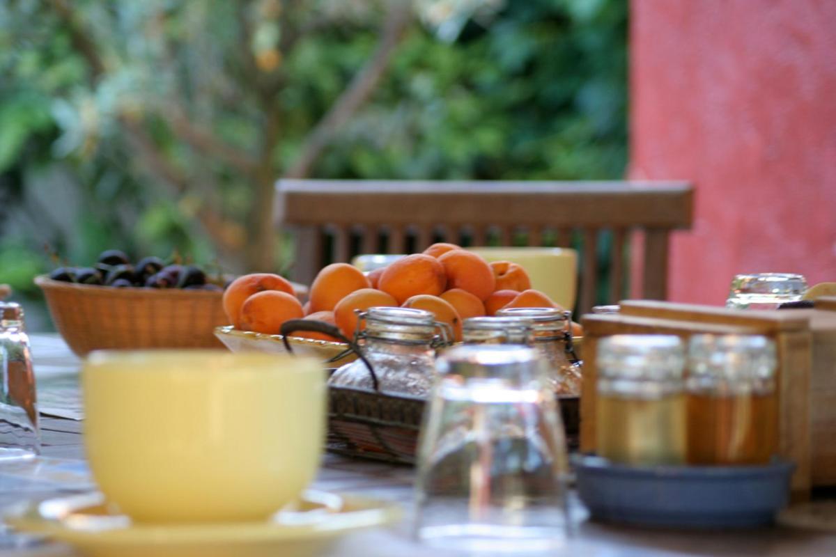 Les Pascals Bed & Breakfast Saint-Paul-les-Romans Exterior photo